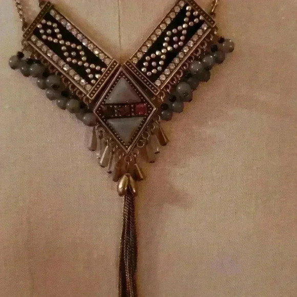 Lavender and burgundy Bib necklace - Picture 2 of 3